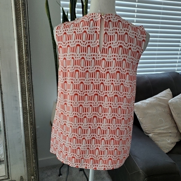 Adrienne Vittadini Beaded neck detail sleveless blouse size small. Good preowned - Picture 4 of 8